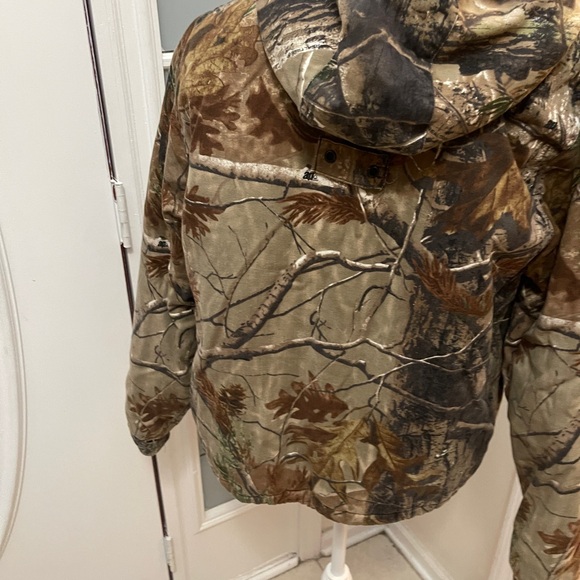 Realtree Camouflage Hooded Men's Jacket - Picture 3 of 6